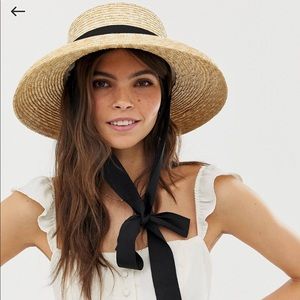 Brand new, never been worn, tag attached , sun hat